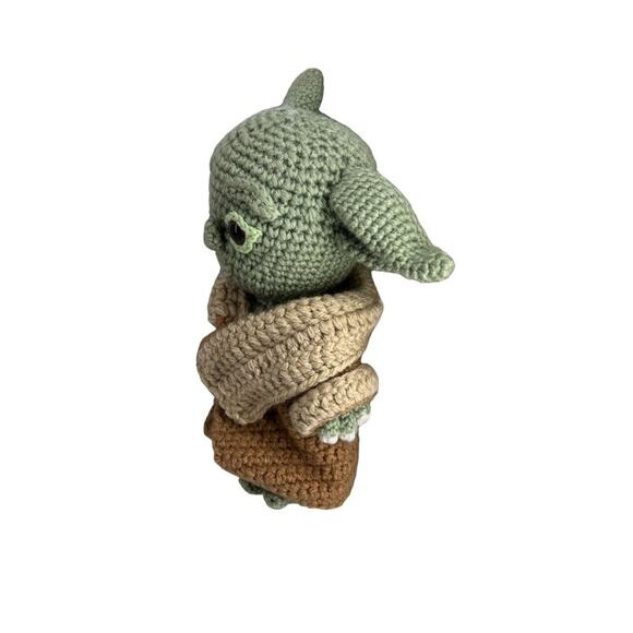Handcrafted Baba Mandalorian Amigurumi Child with Robe - Picture 2 of 7